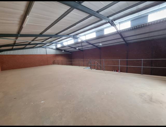 432M² WAREHOUSE TO LET IN ORMONDE